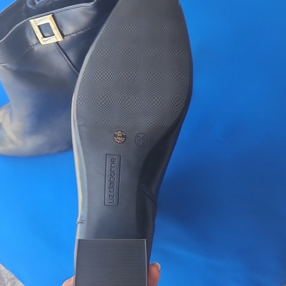 NWOT Liz Claiborne Classic Black Ankle Booties with Chunky Heel - Picture 6 of 8